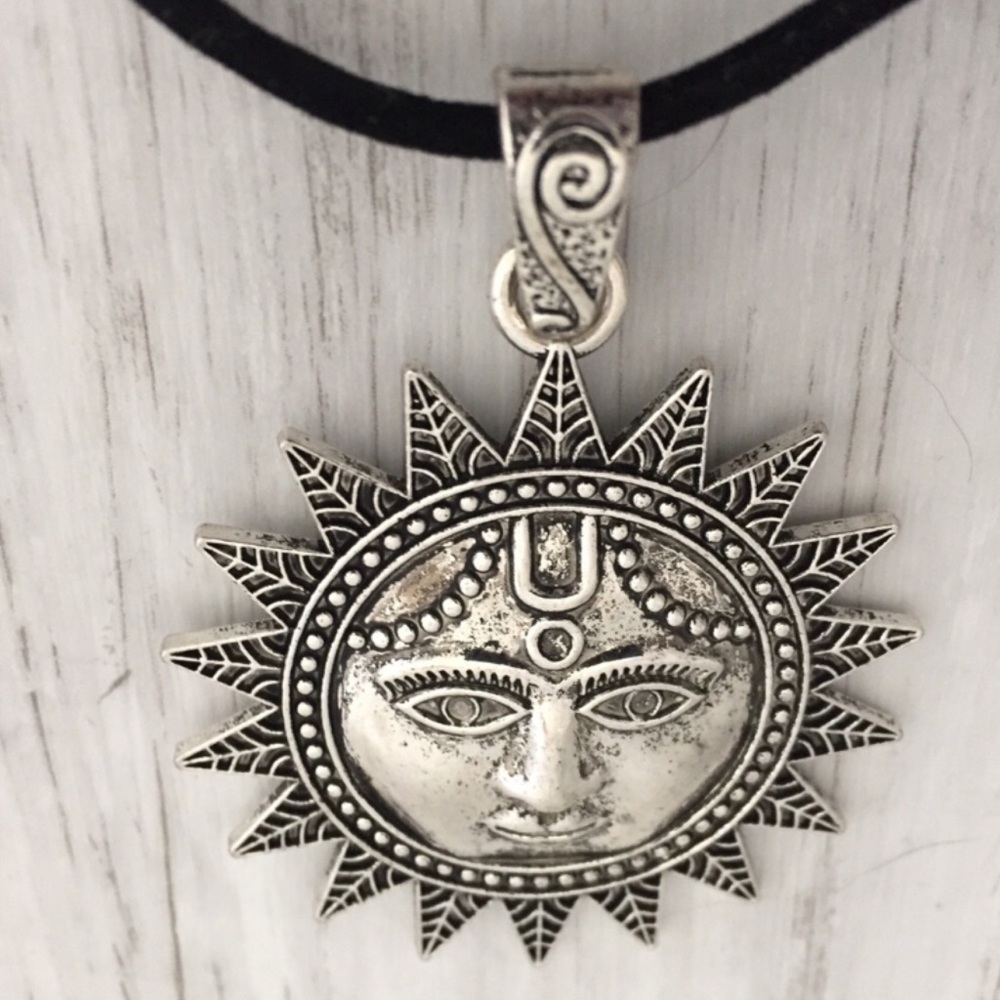 Sun Face Pendant Necklace - NWT - Picture 2 of 6
